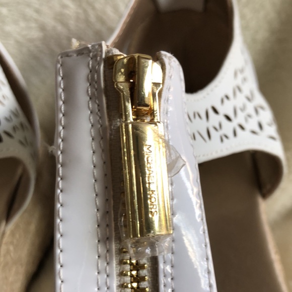 NWOB Michael Kors sandals - Picture 5 of 7